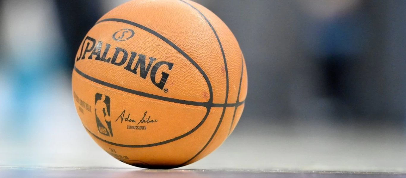 NBA: Εκτός αγώνων θα μένουν ανεμβολίαστοι παίκτες σε Νέα Υόρκη και Σαν Φρανσίσκο